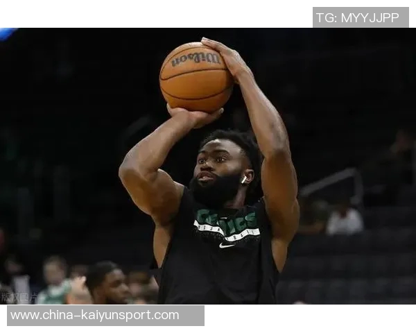 杰伦布朗强调年轻锋线心态稳定继续为他们提供支持与成长机会 杰伦布朗强调年轻锋线心态稳定继续为他们提供支持与成长机会