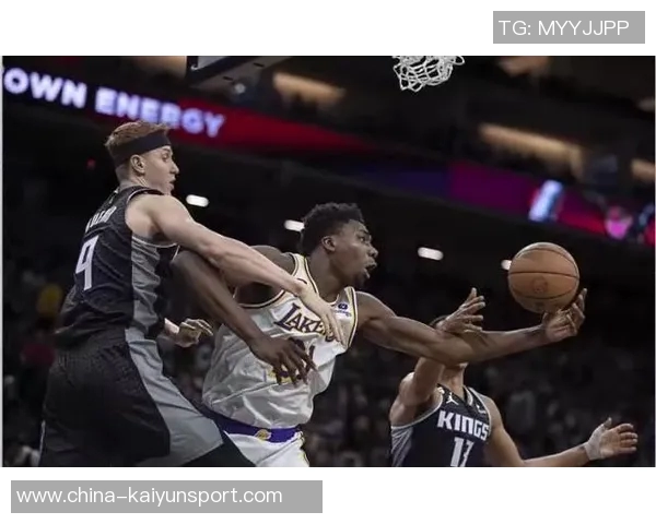 托布短暂出场却高效表现13分钟内砍下14分6篮板2盖帽展现实力 托布短暂出场却高效表现13分钟内砍下14分6篮板2盖帽展现实力