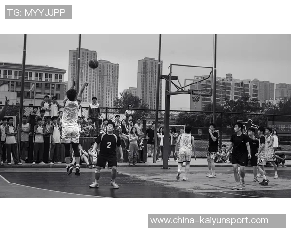 中学生篮球班赛惊现绝杀三分球精彩瞬间引发热议 中学生篮球班赛惊现绝杀三分球精彩瞬间引发热议