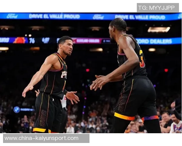 布克关键时刻罚球稳健全场19投7中贡献26分3篮板9助攻2抢断表现出色 布克关键时刻罚球稳健全场19投7中贡献26分3篮板9助攻2抢断表现出色